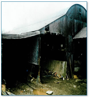 Farm buildings without gutters